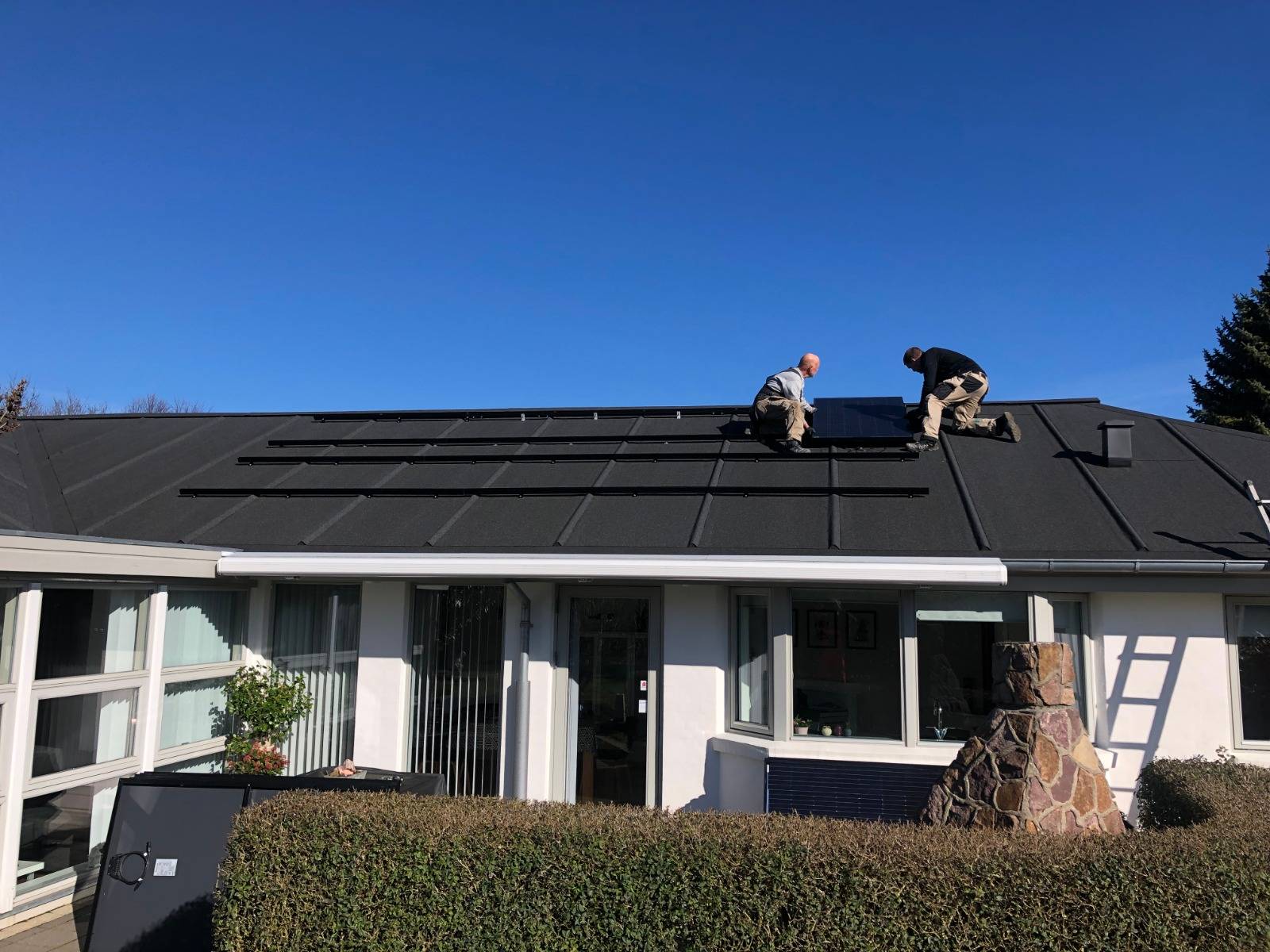 Home roof solar power system all black