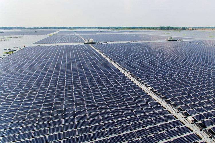China leads global renewable energy development
