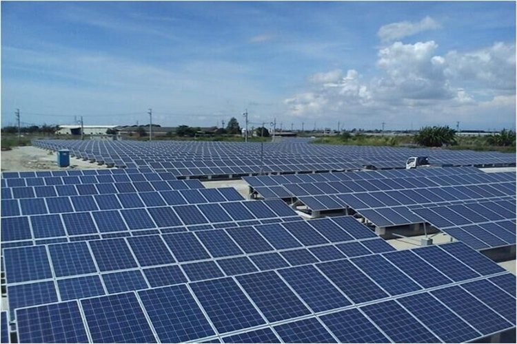 Pakistan requires all government roofs to be equipped with photovoltaics!